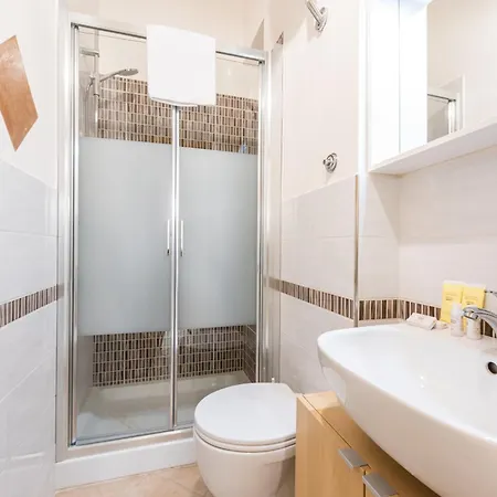 Redi Near Tram Center Airport No Ztl Διαμέρισμα